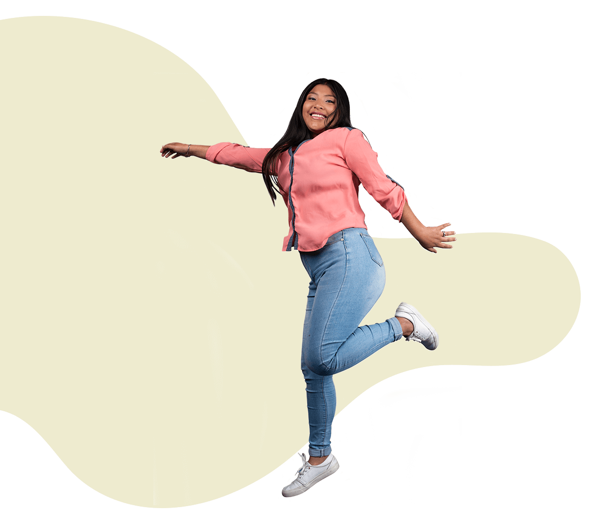 Mujer celebrando su préstamo