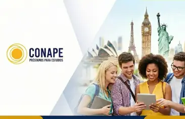 Dentro del banner hay un grupo de estudiantes felices; detrás de ellos hay edificios emblemáticos de diferentes países